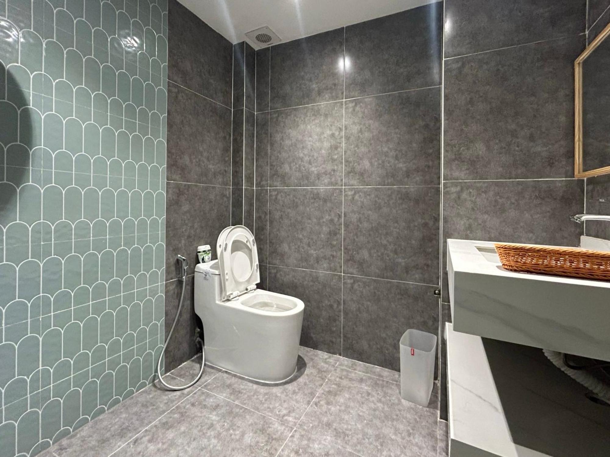 The Urban Westlake Apartment Ханой Екстериор снимка